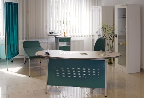 Medizinische Schränke mit Glastüren: die ideale Lösung für moderne Arztpraxen